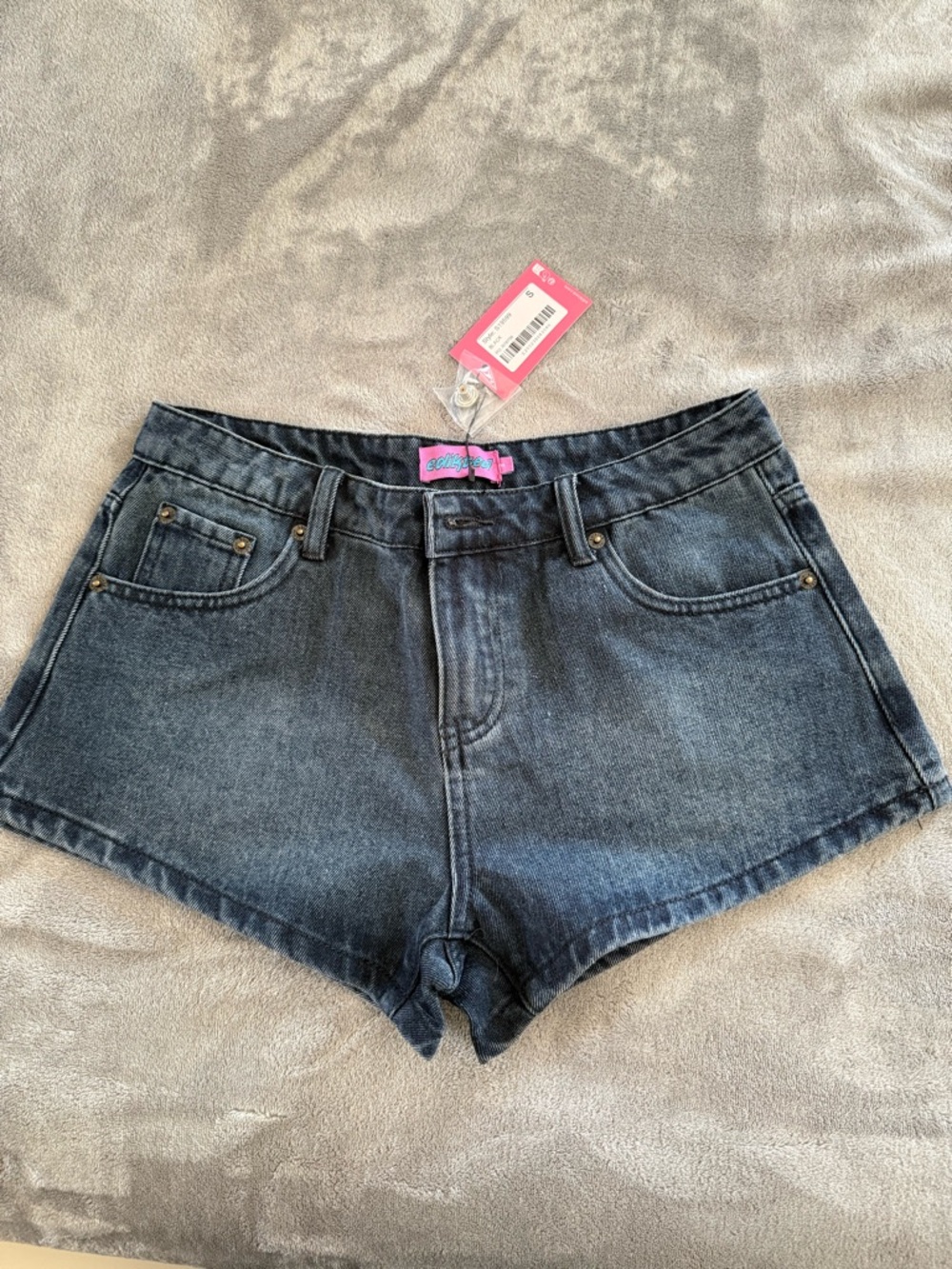 Edikted Dark Blue Wash High-Rise Denim Shorts